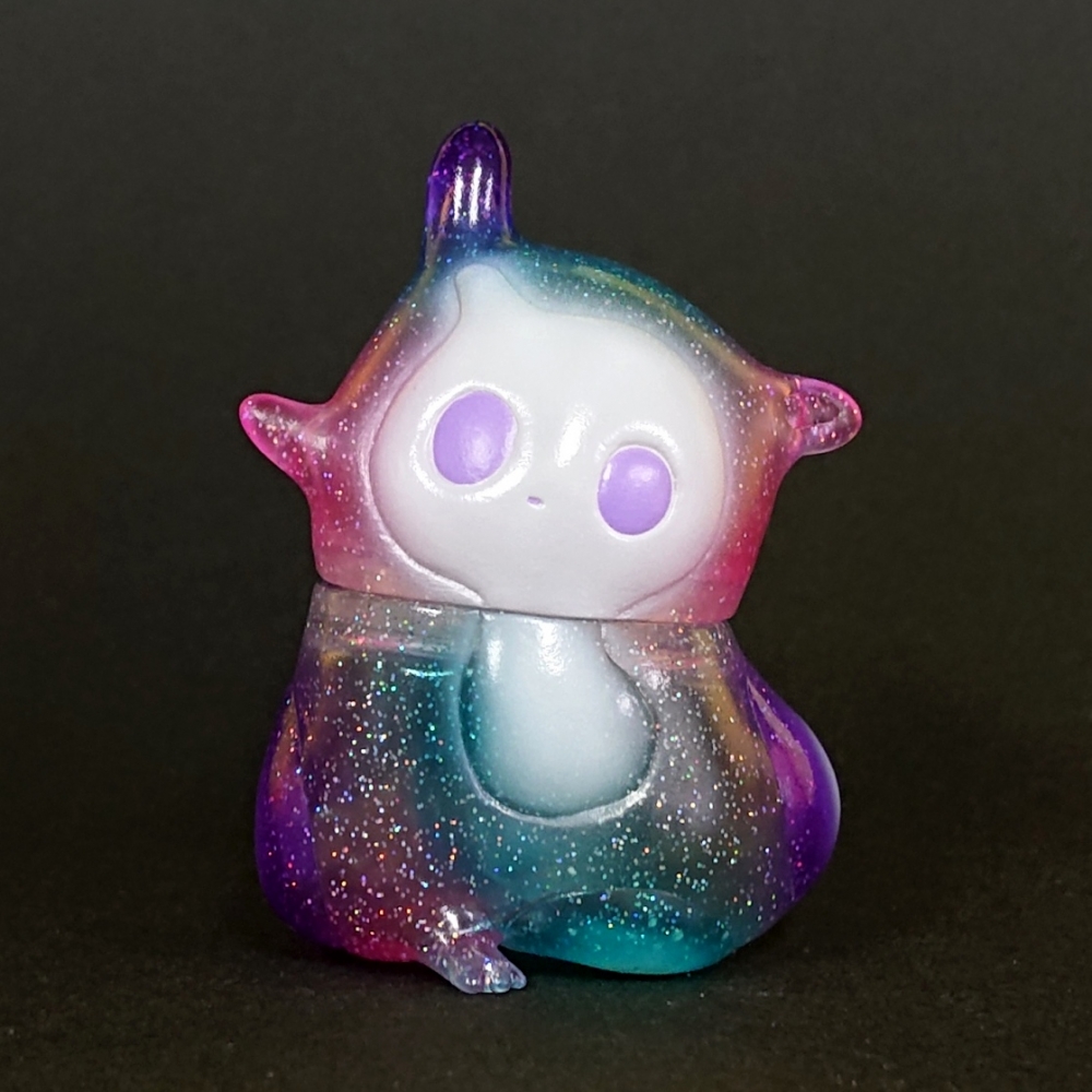 Three wax さんのオリジナルソフビの Oneup.限定カラー全11種入荷