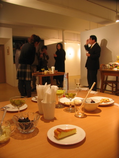 ささやかなパーティ/作品見たりお話ししたり