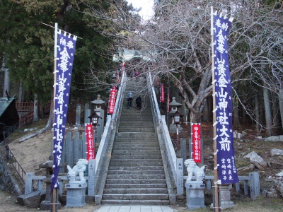 拝殿迄の石段