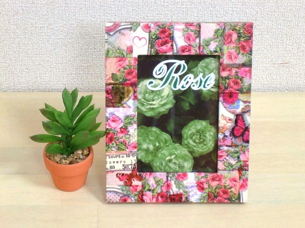 薔薇と蝶柄のフォトフレーム前から見た画像