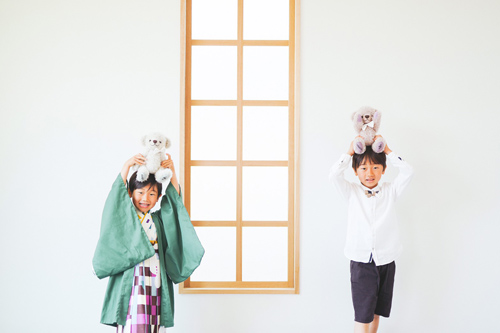 家族写真 子供のお気に入りのぬいぐるみ テディベア