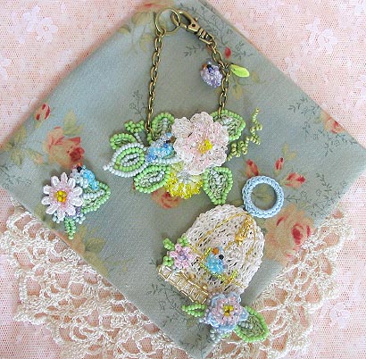 ビーズ刺繍アクセ