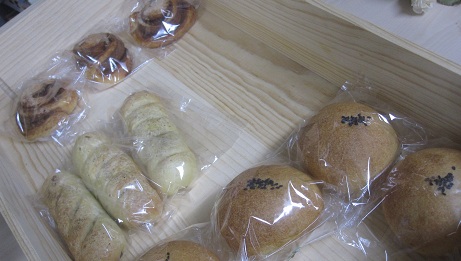 AOWのパン