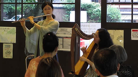 悠久の風鞍馬駅舎の小さな黄昏演奏会