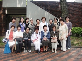 17名の美女勢ぞろい.jpg