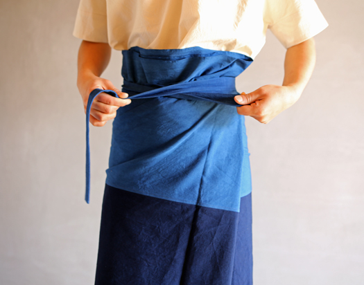 えみおわす藍染筒形ラップスカート