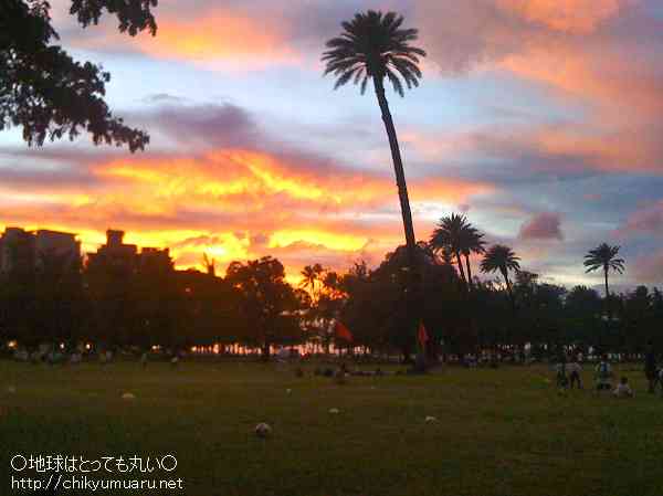 カピオラニ公園から眺める夕日