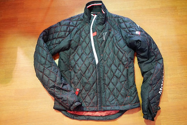 WGダウンジャケット装着で春秋ジャケットは冬物に匹敵する性能になる 