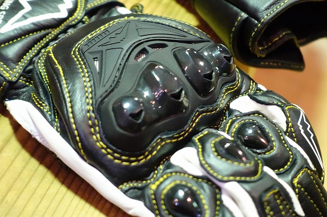 新型レーシンググローブ入荷！：KUSHITANI名東店 | KUSHITANI 名東店