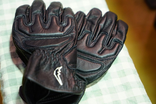 ライダースメッシュグローブとEXエアーエフェクトグローブ入荷しました