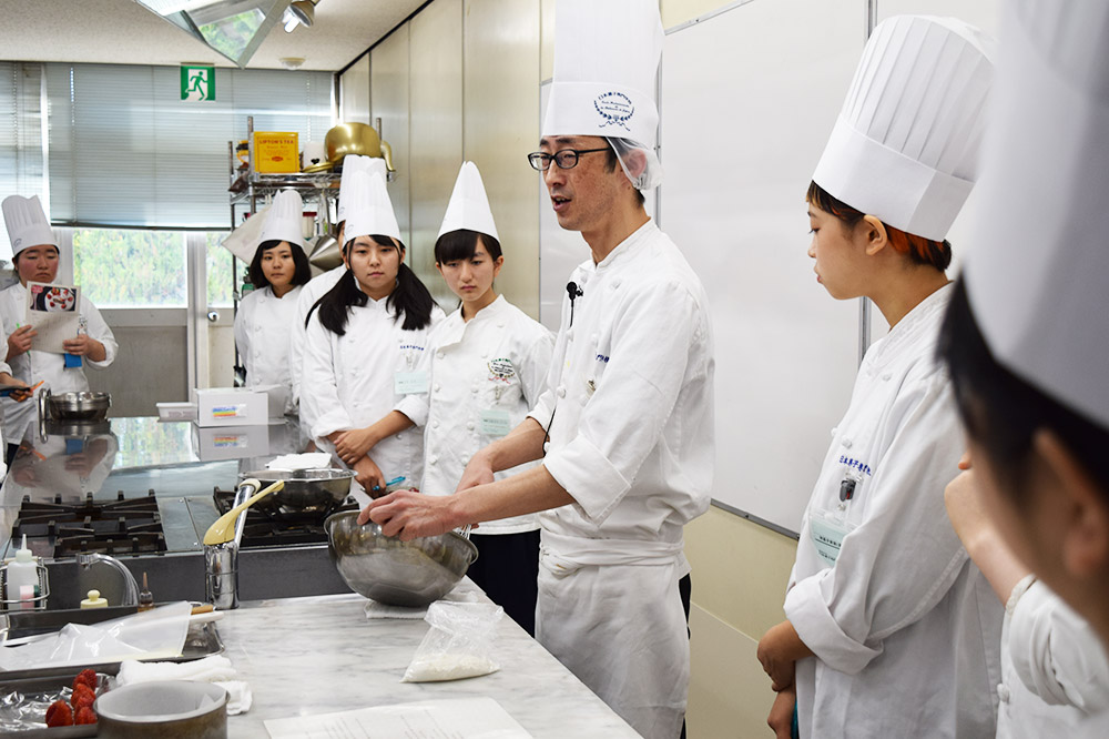 クリスマスオープンキャンパス パーティーを実施しました 日本菓子専門学校 ブログ