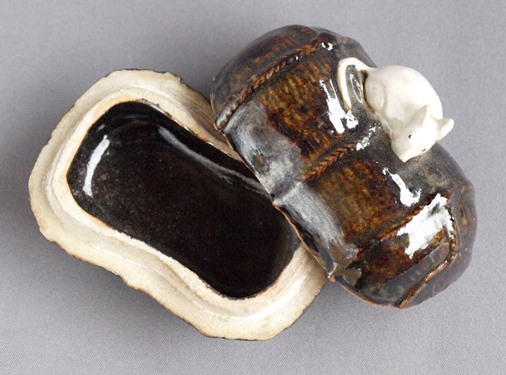 茶道具　織部　鼠香入　在銘　時代箱付　C　R5881 茶道具 織部 鼠香入 在銘 時代箱付 C R5881 - メルカリ