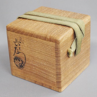 Ｒ３０４　蓋置　『九代　大樋長左衛門造』『大徳寺　藤井誡堂　箱書』『菊絵』　共箱 R304 蓋置 『九代 大樋長左衛門造』『大徳寺 藤井誡堂 箱書