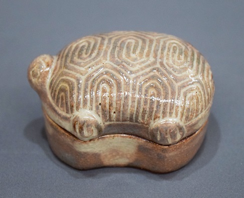 十三代田原陶兵衛 分銅亀香合 | 茶道具 小西康のぶろぐ