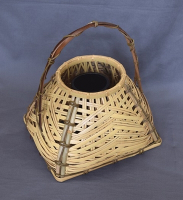 ▲801079/04▲竹旬斎造煤竹編双耳籠花入・竹花筒付/茶道具花器花立花籠花篭花籃 2025年最新Yahoo!オークション -煤竹 花入の中古品・新品・未使用品一覧