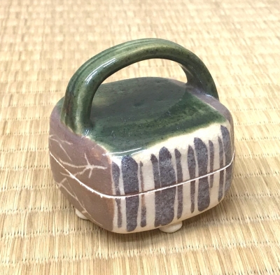 永楽即全 織部写 香合 而妙斎宗匠 | 茶道具 小西康のぶろぐ 永楽即全 織部写 香合 而妙斎宗匠 | 茶道具 小西康のぶろぐ