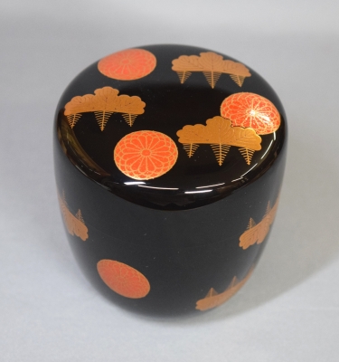 Y1669-4 茶道具 道場江春作 波蒔絵 黒柿櫂香合 内銀 共箱　よ Y1669-4 茶道具 道場江春作 波蒔絵 黒柿櫂香合 内銀 共箱 よ