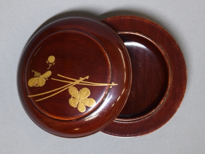 茶道具名品　期間限定特価　粒菊蒔絵　竹香合（千家十職　黒田正玄） Amazon.co.jp: 千家十職 十三代黒田正玄と竹の茶道具 : 十三代