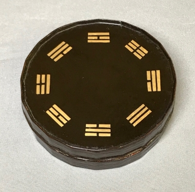 辻石斎 黒 内朱 八卦香合 即中斎 | 茶道具 小西康のぶろぐ
