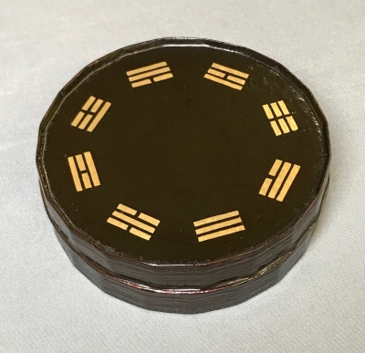 辻石斎 黒 内朱 八卦香合 即中斎 | 茶道具 小西康のぶろぐ