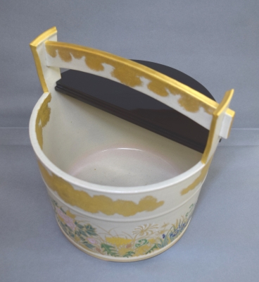 膳所焼 岩崎新庄 色絵草花紋 手桶水指 | 茶道具 小西康のぶろぐ