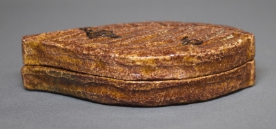 茶道具　大樋焼　松寿造　飴釉　寅香合　書付　共箱　V　8084 茶道具 大樋焼 松寿造 飴釉 寅香合 書付 共箱 V 8084 美術品・