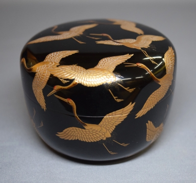 平棗 黒色金箔蒔絵 喜一作 瑞鳥蒔絵平棗 （ずいちょうまきえひらなつめ
