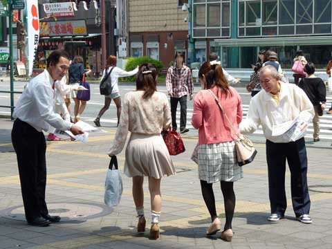 「許すな!解釈改憲」ビラ配り