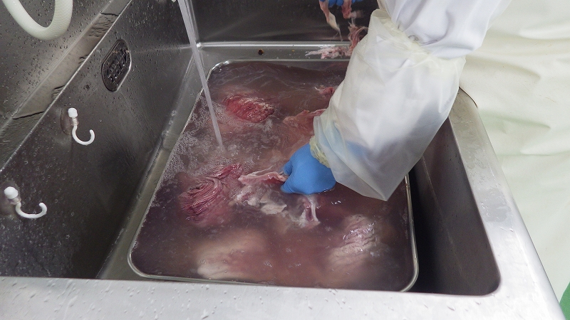 天然本マグロホルモン加工