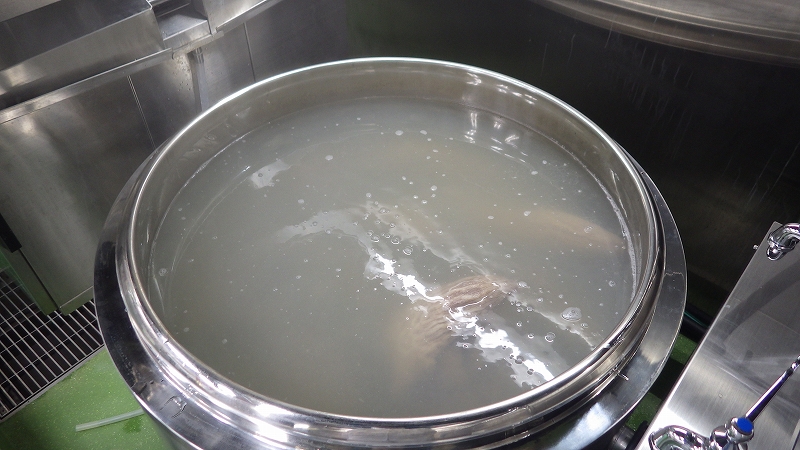 天然本マグロホルモン加工