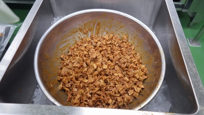 天然本マグロホルモン加工