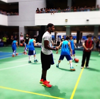 kyrie hyperdunk 2014