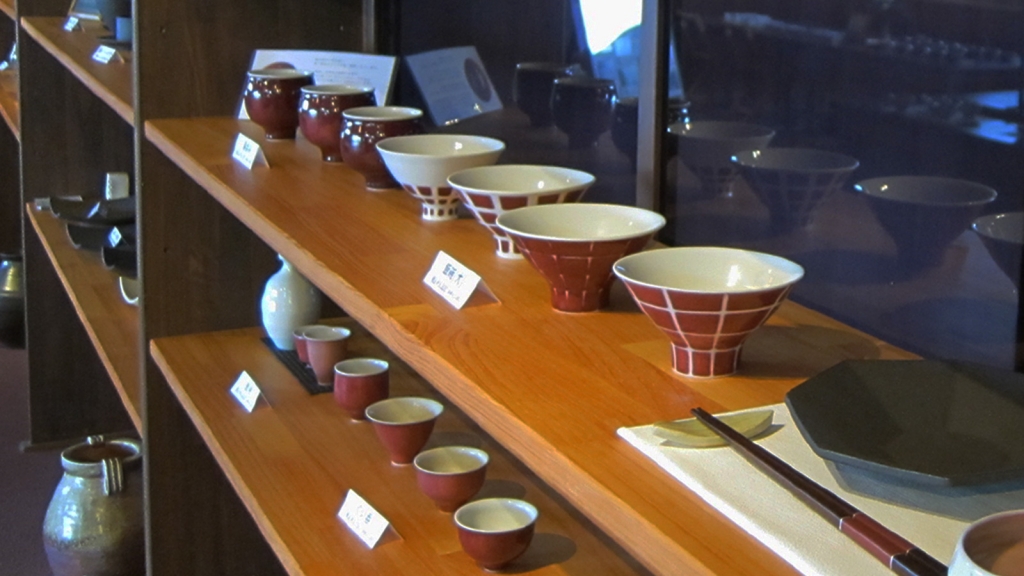 釧里窯　高橋義信作　釧路湿原焼　中皿　「湿原に舞う丹頂鶴とわたすげ」　５枚 釧里窯高橋義信作釧路湿原焼中皿「湿原に舞う丹頂鶴とわたすげ