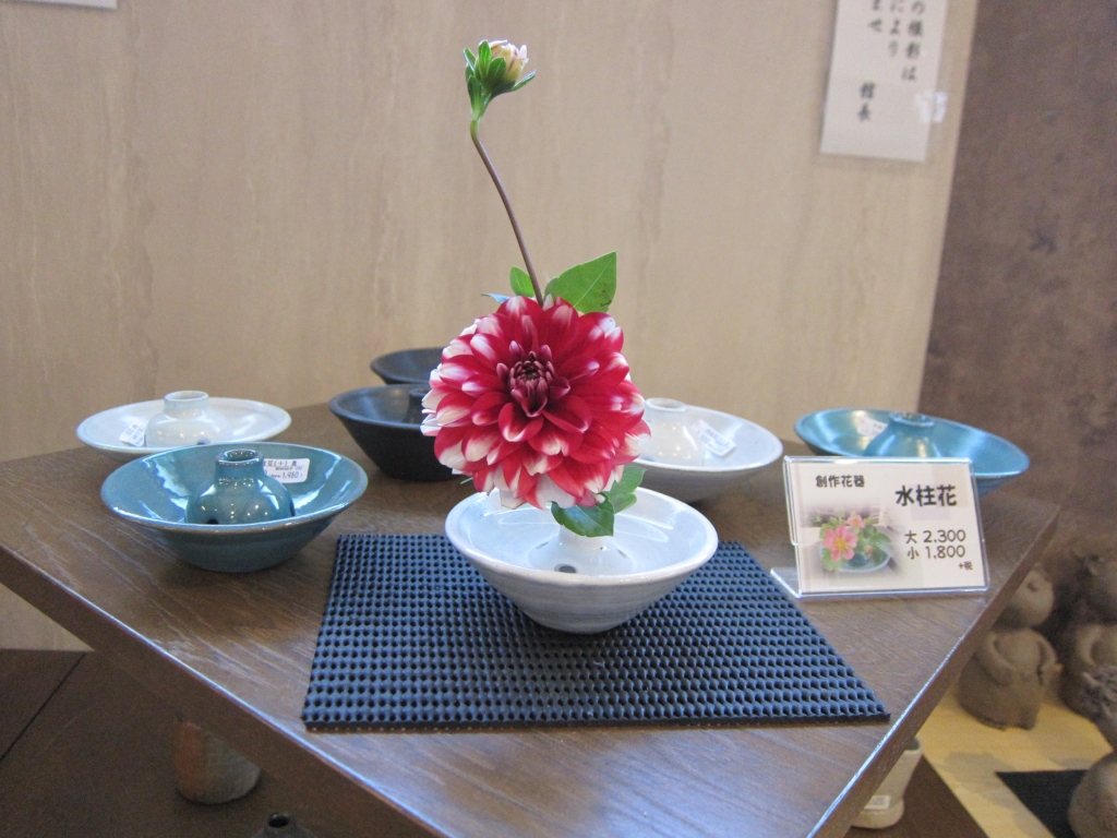 薔薇溜塗香合 Amazon.co.jp: R694 香合 『漆芸 三野原晃一作』『牡丹彫