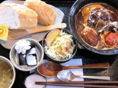 煮込みハンバーグ
