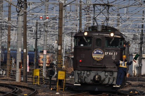 EF64-37機運用の茶釜あけぼの