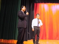 司会通訳の邱明民氏と事務局長垣内
