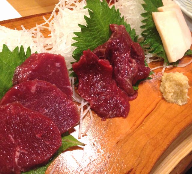 山梨甲州市塩山団体観光ツアー予約美味しい馬刺料理しほうとう