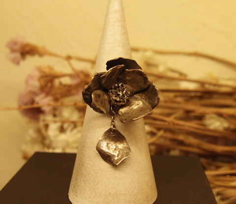 Fillyjonk フィリフヨンカ の花ときのこの繊細で可愛らしい