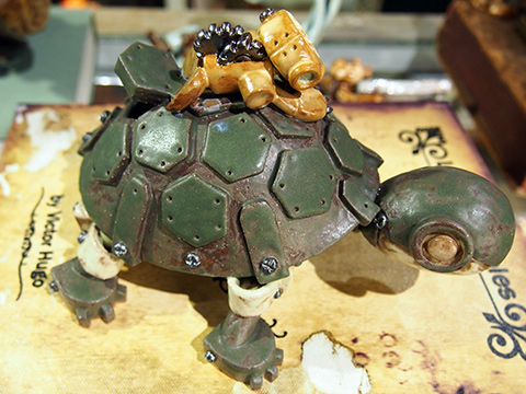 陶器ロボット カミクボユウスケ 個展はじまりました | セレクト 