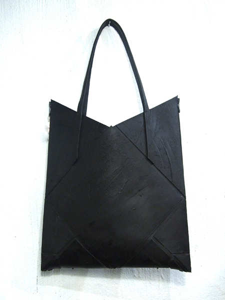 Kagari Yusuke 黒壁 シンプルトートバッグ kagari yusuke(カガリ