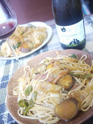 うどんにスパイス風味のシチュー混ぜました