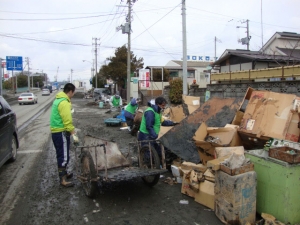 作業中のボランティア