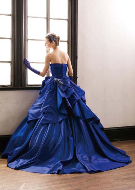 エレガントなグリッターが素敵！人気で大好評の豪華な印象を与えるブルーのカクテルドレス。 | ウェディングドレス＆ドレス製作BLOG