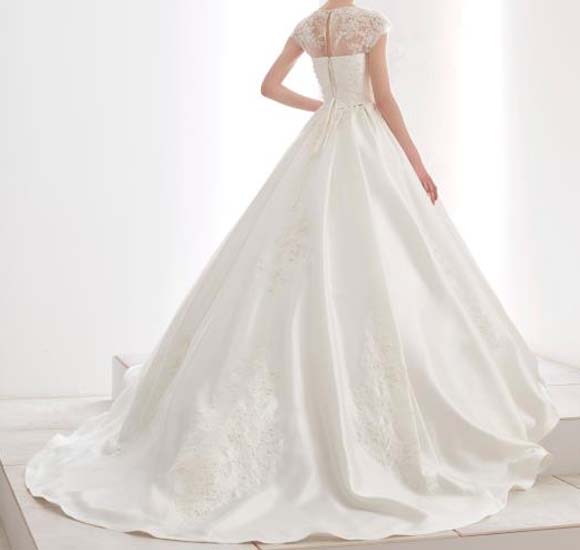 ニュースタイル クラシックウェディングドレス！肌の露出を抑え