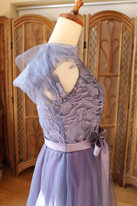 購入した既製品のロングドレスをサイズを直して美しくシャープに