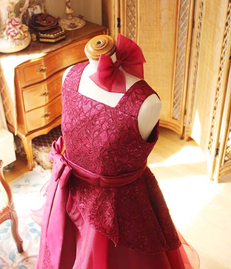 赤ドレスにピッタリ 髪飾り ヘッドドレス BIGリボン - ヘアアクセサリー