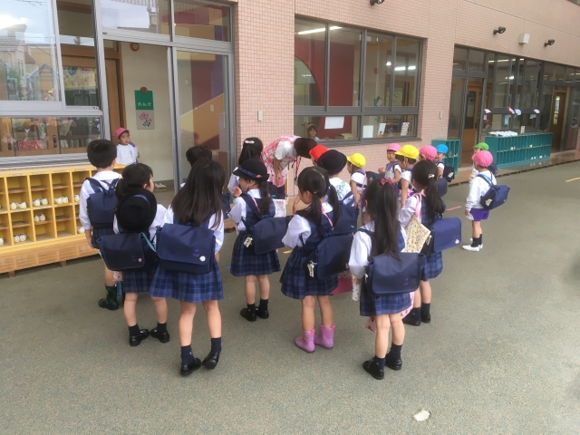東大阪大学附属幼稚園の制服(女の子) 衣替え | 東大阪大学附属幼稚園ブログ