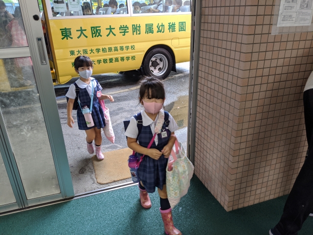 東大阪大学附属幼稚園の制服(女の子) 4月24日 | 東大阪大学附属幼稚園ブログ