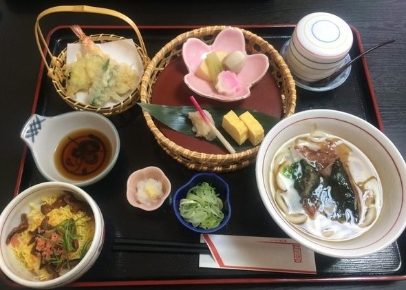 創業明治10年、うどんそば日本料理の老舗【歌行燈(うたあんどん)】
